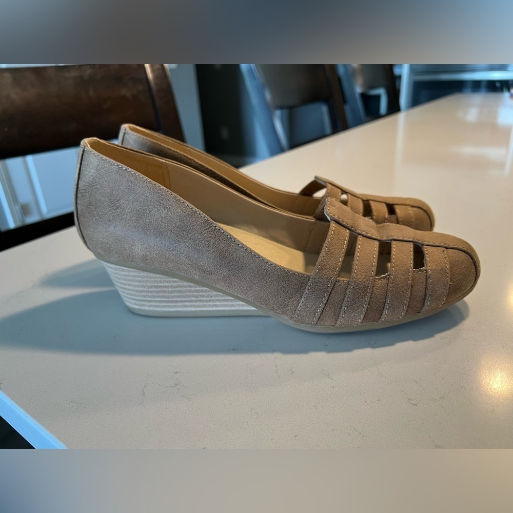 Dr. Scholls Women's Be Free Fisherman Wedge Pump 9.5